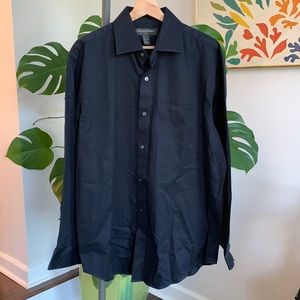 ✨Banana Republic dark navy almost black size large 💯 cotton Button down✨
